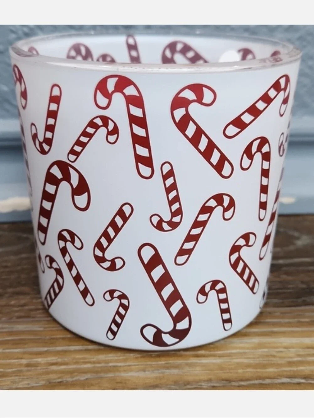 NWT Peppermint Swirl Scented Candle Red White Candycanes 14 oz